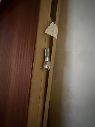 Puerta de entrada interior color madera acorazada