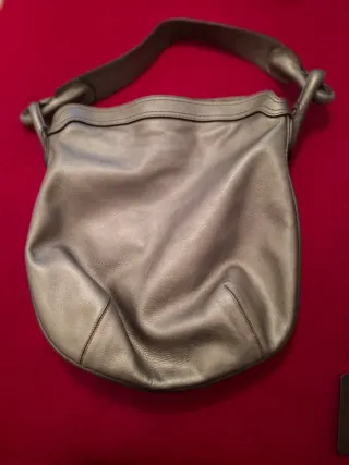 Bolso Loewe Piel Gris Plateado.