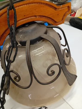 Lampadario ferro battuto e legno