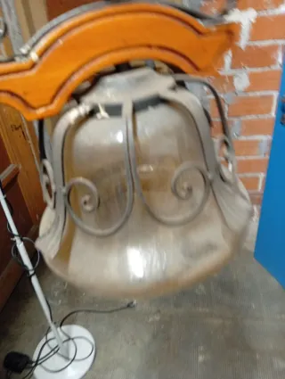 Lampadario ferro battuto e legno