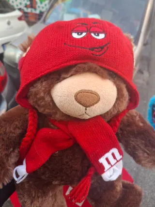 Peluche Teddy M&M World 2016 con cappello e sciarp