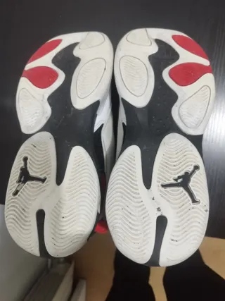 Zapatillas Jordan Max Aura 4 Rojas y Blancas