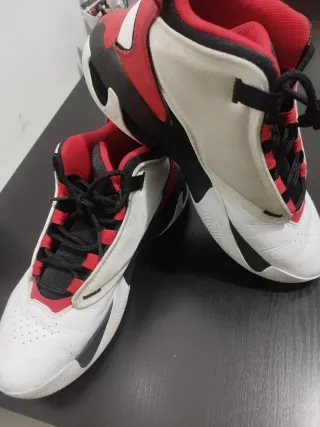 Zapatillas Jordan Max Aura 4 Rojas y Blancas