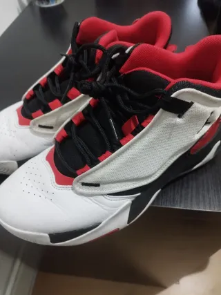 Zapatillas Jordan Max Aura 4 Rojas y Blancas