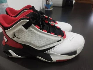 Zapatillas Jordan Max Aura 4 Rojas y Blancas