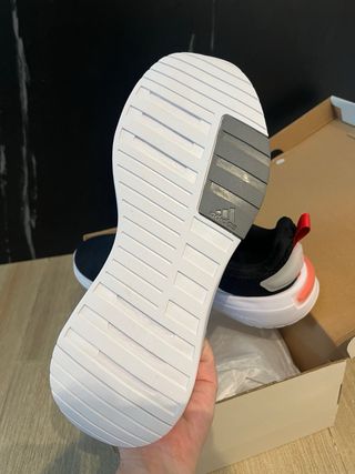 Zapatillas Adidas Racer TR23 Negras con Detalle Ro