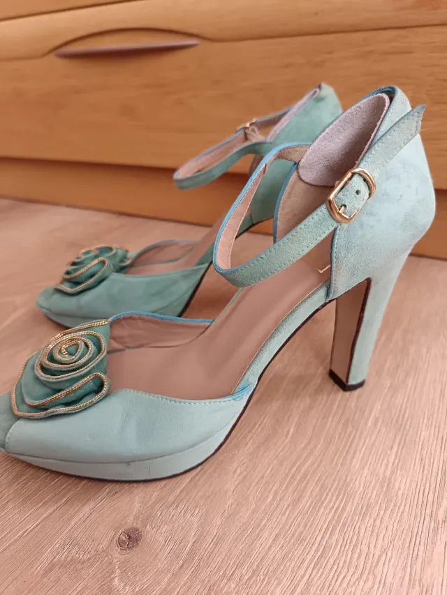 Sandalias Tacon Flores Doradas