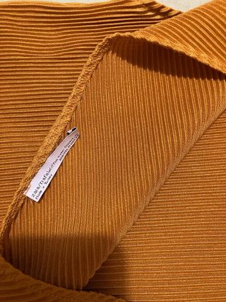 Blusa Zara Talla M/L mostaza Plisada