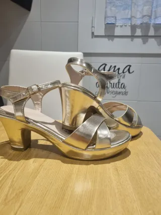 Sandalias doradas tacón plataforma