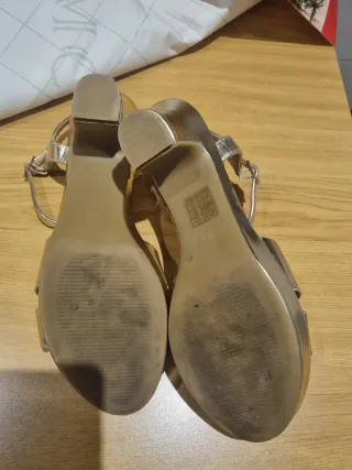Sandalias doradas tacón plataforma