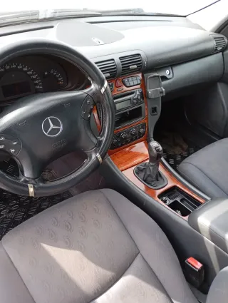 Mercedes-Benz 220 2004