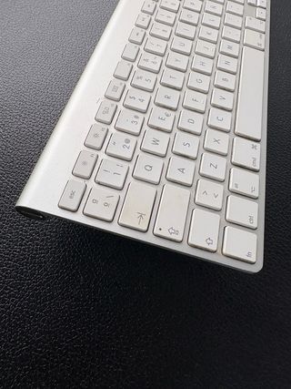 Apple Wireless Keyboard + Apple Battery Charger