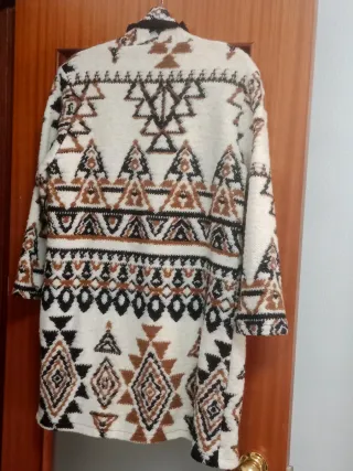 Abrigo tejido étnico sin estrenar