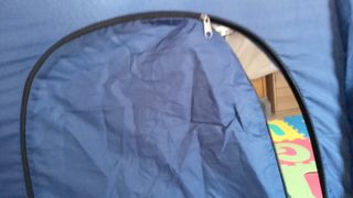 Parque de juegos infantil con alfombra