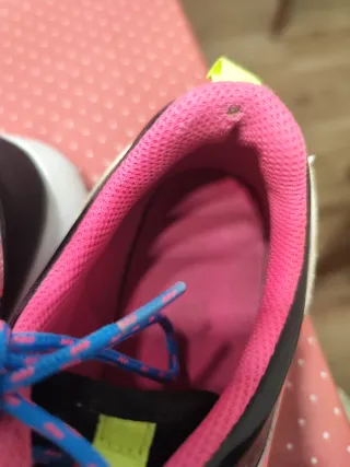 Zapatillas Nike Roshe One (GS) Negro/Rosa. 38,5