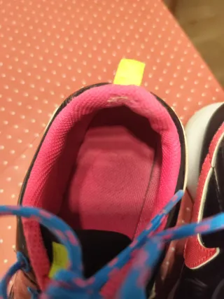 Zapatillas Nike Roshe One (GS) Negro/Rosa. 38,5