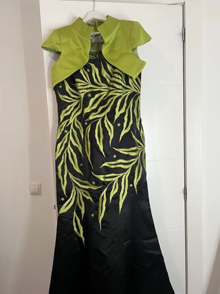 Vestido largo negro con estampado verde