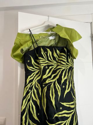 Vestido largo negro con estampado verde