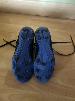 Botas de fútbol Nike para niños Talla 32