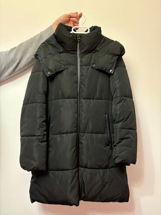 Plumífero padding negro acolchado con capucha