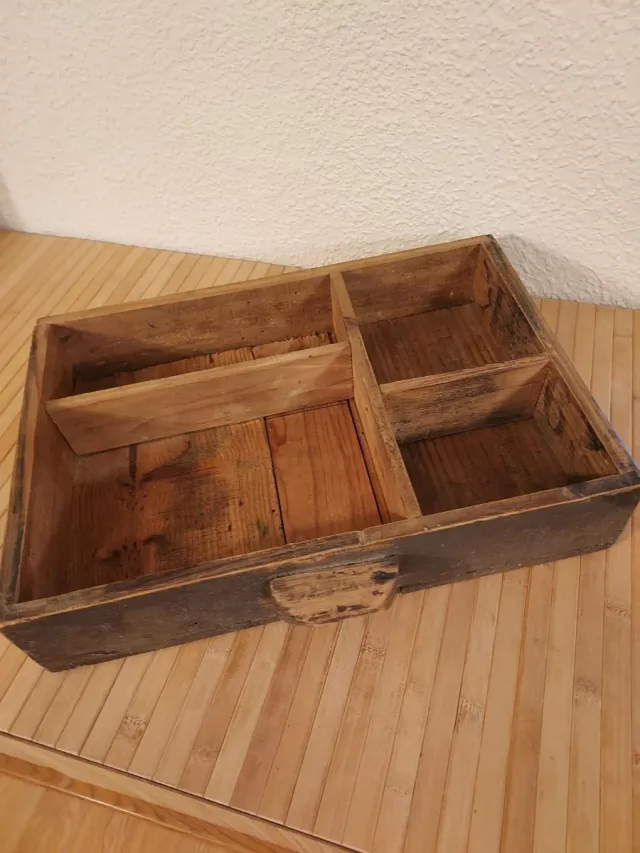 Cajón de madera antiguo