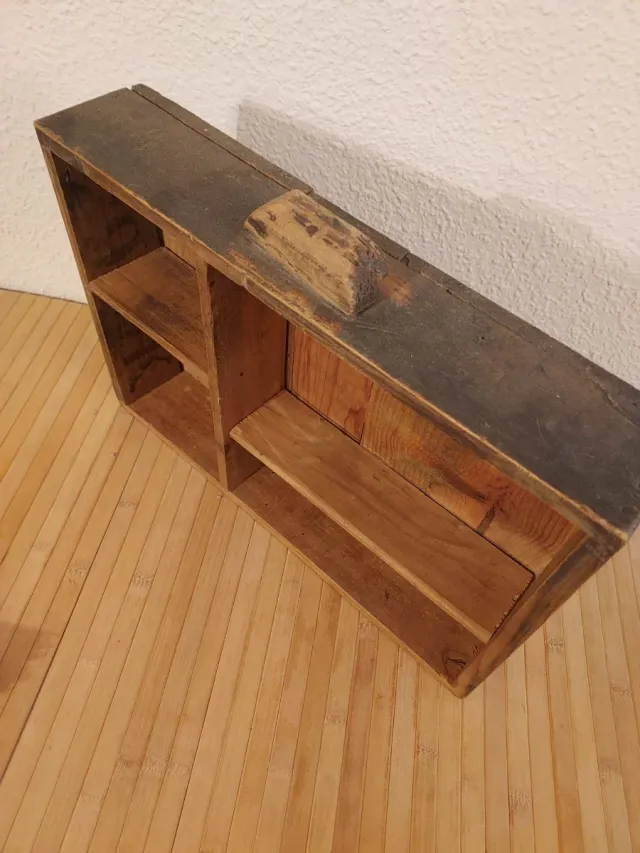 Cajón de madera antiguo