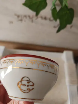 Set di Tazze e Piatti Antichi