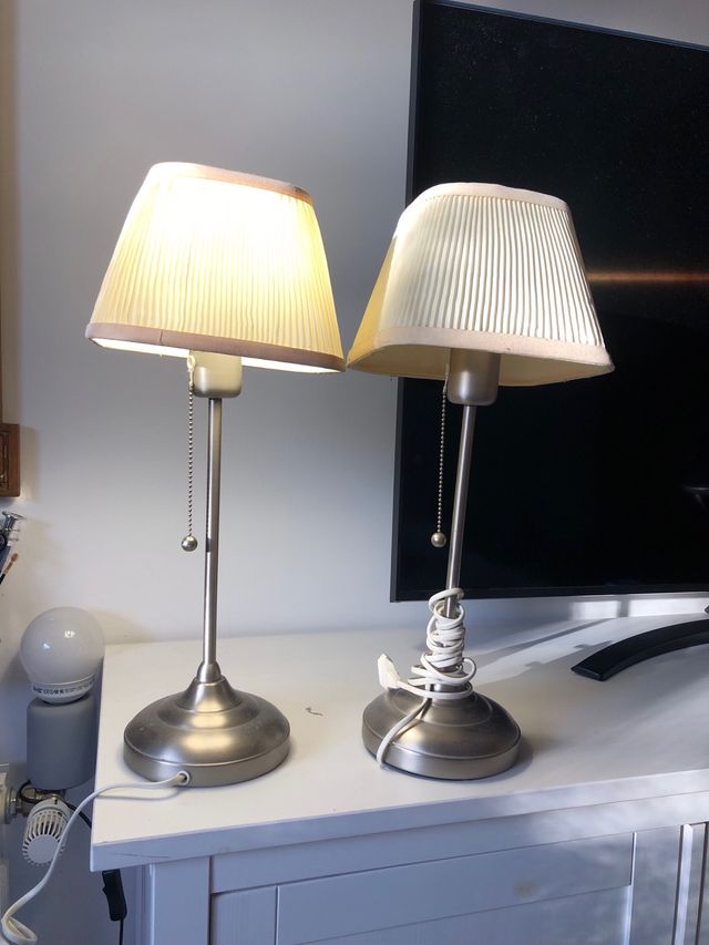 2 Lampade da tavolo beige e argento