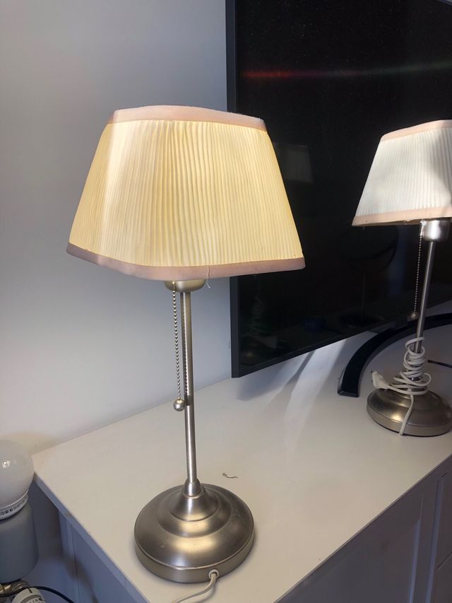 2 Lampade da tavolo beige e argento