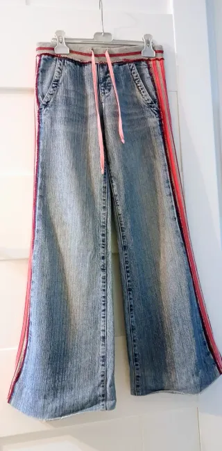 Jeans vita elasticizzata con laccetto