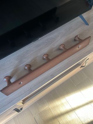 Perchero de pared de madera 5 colgadores