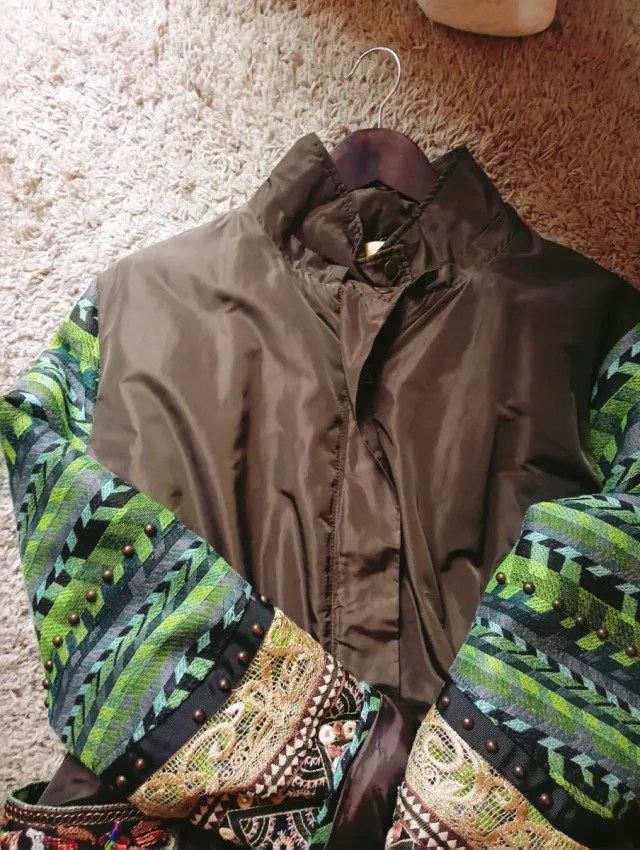 Chaqueta XL con bordados étnicos