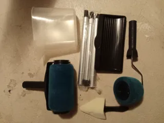 Rullo per pittura con serbatoio