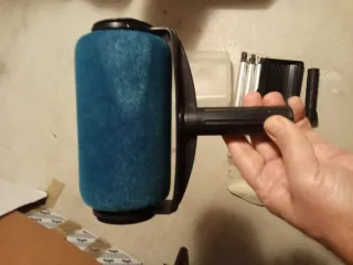 Rullo per pittura con serbatoio