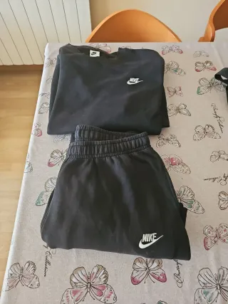 Conjunto chándal Nike negro