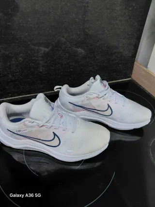Zapatillas Nike Blancas y Rosas