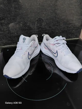Zapatillas Nike Blancas y Rosas
