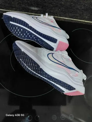 Zapatillas Nike Blancas y Rosas