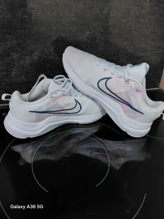 Zapatillas Nike Blancas y Rosas