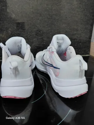 Zapatillas Nike Blancas y Rosas