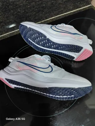 Zapatillas Nike Blancas y Rosas