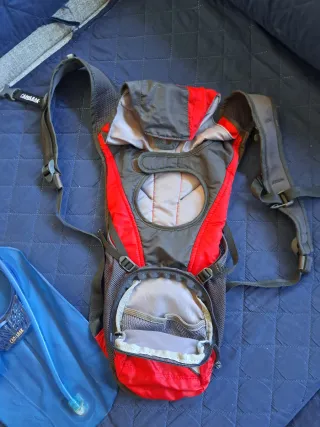 Mochila de hidratación Camelbak roja