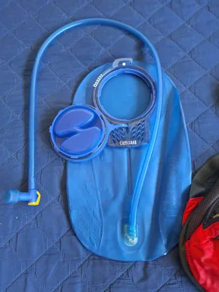 Mochila de hidratación Camelbak roja
