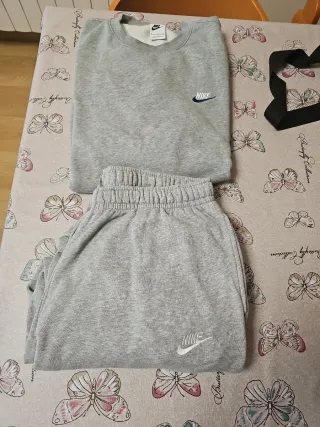 Conjunto chándal Nike gris