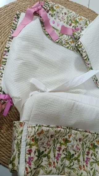 Colcha, capota y bolso para bebé