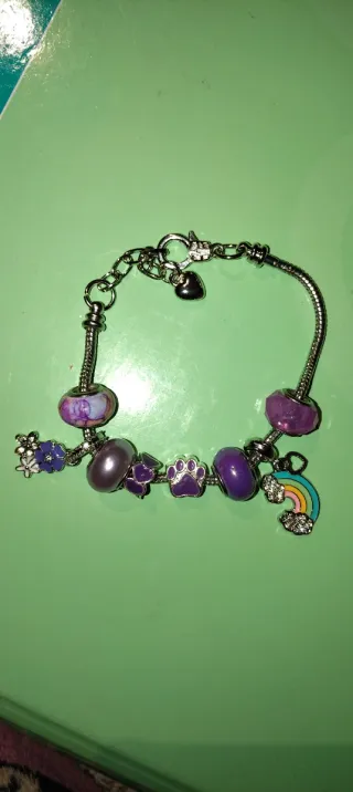 Pulsera tipo Pandora con charms