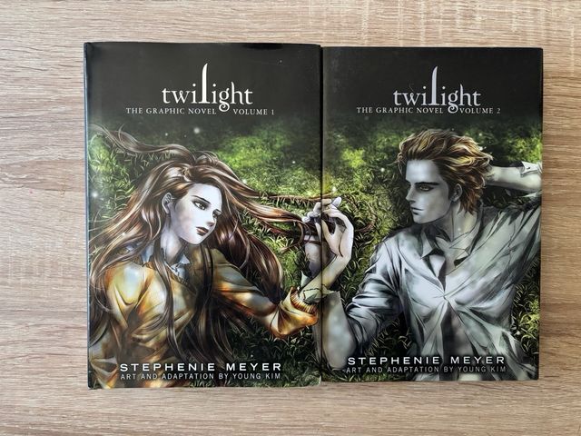 Novelas gráficas y caja con cuadernos para Laura