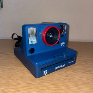 Cámara Polaroid OneStep2 Stranger Things Edición