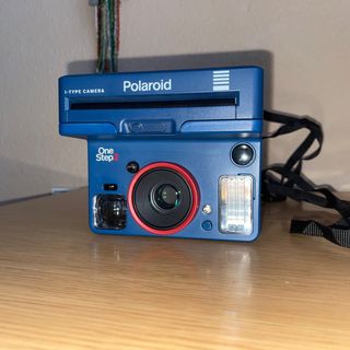 Cámara Polaroid OneStep2 Stranger Things Edición