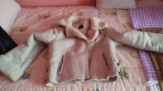 Cazadora beige efecto ante con borreguito